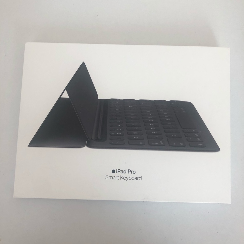 Smart Keyboard for iPad (box)